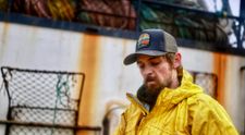 A căzut peste bord în apele înghețate și a fost scos 10 minute mai târziu, în timp ce filma pentru Discovery! Moartea lui i-a șocat pe toți