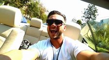 Dorian Popa, alaturi de o domnisoara misterioasa si extrem de sexy. Fanii au vrut imediat sa afle detalii: