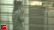 Un avocat din București și-a filmat pe ascuns fostele iubite! S-a urcat pe acoperișul blocului de unde a filmat-o prin fereastra de la baie de 11 ori. Ce pedeapsă a primit