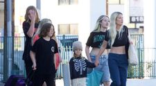Situația lui Tori Spelling se agravează: acum trăiește într-un camping de rulote, cu cei 5 copii