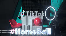 Cei mai cool artiști și creatori de conținut s-au unit pentru primul maraton de livestream-uri: TikTok HomeBall