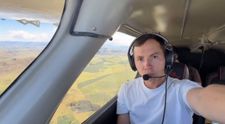 Un cunoscut blogger rus a murit după ce avionul cu care zbura a fost confundat cu o dronă