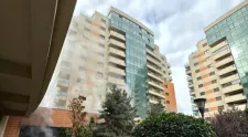 Incendiu puternic în București, la o zi după tragedia din Rahova. Focul a izbucnit la centrul SPA de la subsolul unui bloc din Sectorul 6