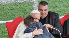 Ce i-a răspuns Papa Francisc, în urmă cu 7 ani, unui băiețel care l-a întrebat printre lacrimi dacă tatăl său ateu a ajuns în Rai. Clipul emoționant l-a făcut și mai iubit de milioane de credincioși