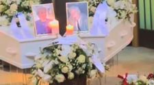 Scene neobișnuite la o înmormântare. O femeie a dansat la bară chiar în fața sicriului: „A fost un moment emoționant”. Imaginile au stârnit mii de reacții