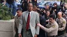 Cum arată acum Conrad Murray, medicul condamnat în cazul morții lui Michael Jackson. Paparazzii l-au surprins în Florida