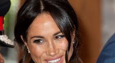 Meghan Markle, surprinsă în timp ce-și plimba cățelul în jurul Palatului Kensington