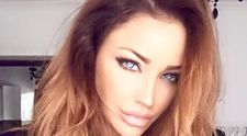 Bianca Dragusanu a pozat topless, proaspat iesita de la dus. Vezi imaginile incendiare cu care si-a sedus fanii