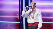 Românii au talent, 27 martie 2026. Adrian Curelariu a stabilit un nou record în emisiune. A cântat două piese și a plecat acasă cu șase de „X” și doi de „Da”: „Vocea dumneavoastră, orice cântați, sună a indiană”