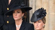 Mesaj sfâșietor către Kate Middleton de la o vedetă care s-a luptat cu cancerul:  ”Chimioterapia e devastatoare, îți pierzi unghiile, părul. Mă gândesc la copiii ei
