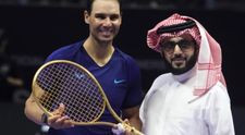 Rafael Nadal a primit de la arabi o rachetă de aur de 3 kilograme. Cât valorează cadoul