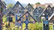Cum au ramas americanii cuceriti de Cimitirul Vesel! Ce au ajuns sa scrie despre cel mai neobisnuit loc din Romania