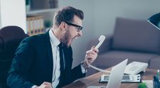 În Germania există un serviciu telefonic unde suni pentru a înjura și pentru a-ți elibera furia