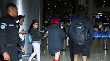 N-a vrut să treacă neobservată! Una dintre cele mai frumoase femei din lume a întors toate privirile după ce a apărut AȘA în aeroport