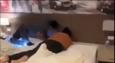Un turist s-a trezit în miezul nopții cu o cobra neagră în pat, lângă capul lui! Clipul a devenit viral: ”O nouă frică deblocată”