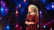 Vocea ei clară este balsam pentru suflet. Cine este Edina Neagu, eleva din comuna Vârfuri care a primit 4 de „Da” la Românii au talent