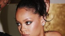 Rihanna, apariție excentrică la un festival din Barbados. Ținuta ei a depășit orice imaginație 