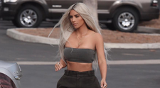 Primul gest facut de Kim Kardashian fata de bebelusul nascut de o mama surogat. S-a intamplat imediat dupa nastere
