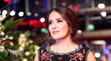 Așa își bea cafeaua Salma Hayek în prima săptămână din 2022. Apariția care i-a cucerit pe fani
