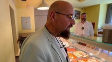 Ce a putut găsi Piedone într-o autoservire din București! Șeful ANPC a observat cum e făcută și depozitată ciorba: „În ce hal stă acolo”