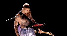 Justin Bieber, în boxeri și șosete pe scena Grammy: momentul care a șocat publicul și a emoționat-o pe Hailey