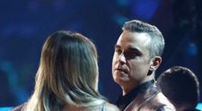 Robbie Williams e de 4 ori tătic. O mamă-surogat i-a adus pe lume un băiețel
