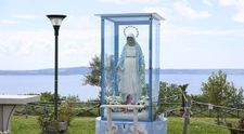 Ce spune Vaticanul despre statuia Fecioarei Maria care plânge cu lacrimi de sânge.  Miracol sau escrocherie?