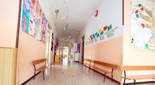 O educatoare din Deva a ajuns la spital după ce a sărit în fața unui jet de apă clocotită pentru a-i proteja pe copii