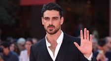 Reacția actorului Michele Morrone după ce s-a speculat că ar avea altă orientare sexuală
