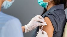 Două centre de vaccinare anti-Covid din București funcționează non-stop