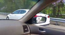 A inercat sa fenteze coada din trafic, insa a regretat imediat miscarea