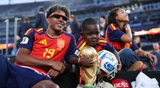 Clipul care a topit inimile tuturor! Lamine Yamal, moment emoționant alături de frățiorul său după ce Spania a devenit campioană mondială
