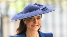 Kate Middleton se luptă cu încă o afecțiune. S-a aflat totul la doi ani de când a anunțat că are cancer. A ținut totul ascuns datorită încălțămintei, dar totul s-a văzut atunci când a fost nevoită să se descalțe