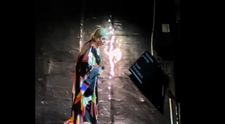 Momentul în care o celebră cântăreață se prăbușește pe scena în timpul unui concert. Artista a suferit un AVC grav - VIDEO