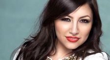 Andra, cu mainile pline de tatuaje. Ti-ai imaginat-o vreodata asa? Cantareata are o sosie care adora desenele pe piele