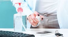 Un studiu efectuat într-un spital arată în ce măsură noul coronavirus se poate transmite prin obiecte contaminate