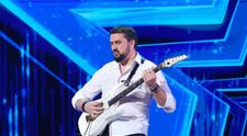 Românii au talent 2020: CIPRIAN URSU, show incendiar cu o simplă chitară