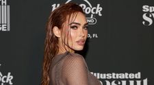 Megan Fox și-a etalat silueta imposibilă, într-un pictorial parcă desprins din anii 90. Ce au putut să remarce fanii