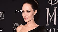 Angelina Jolie, apariție spectaculoasă la premiera ”Maleficent”, alături de cinci dintre copiii săi