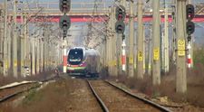 Primul tren electric din Romania, care a costat 5 milioane de euro si circula cu 200 de kilometri pe ora a ajuns in Gara de Nord- FOTO