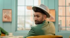 În prima zi a celui mai colorat anotimp din an, Smiley lansează „Culoarea ta”, o piesă în toate culorile iubirii