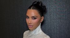 Visul oricărui bărbat a devenit realitate! Kim Kardashian a pozat topless, la scurt timp după ce a recunoscut că a suferit o intervenție la nivelul sânilor: „E foarte artistic”