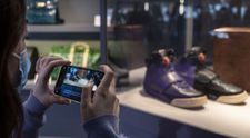 Cea mai mare sumă plătită pentru o pereche de adidași, surpriza casei de licitații Sotheby’s