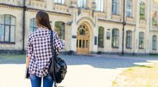 Provocarea de pe TikTok care face victime în rândul tinerilor. Zeci de adolescente au ajuns să se automutileze, iar părinții sunt disperați