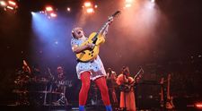 Harry Styles s-a deghizat în Dorothy din Vrăjitorul din Oz, pentru un spectacol special de Halloween