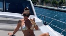 Anamaria Prodan, sexy pe yacht! S-a lăsat filmată în costum de baie și arată mai bine ca niciodată