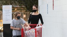 Angelina Jolie a fost surprinsă la cumpărături alături de fiica sa. Detaliul cu care actrița a atras atenția