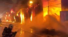 Cum arată complexul Dragonul Roșu după incendiul devastator. Imagini dezolante cu halele care erau pline de marfă