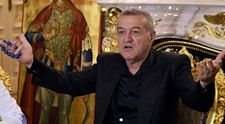 VIDEO Cum a fost surprins Gigi Becali, pe stradă, de către un tânăr! Momentul a fost filmat și i-a uimit pe fani: „Un sfat în viața asta...”
