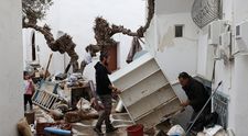 Imagini dezolante din Mykonos și Paros. Localnicii curăță străzile pline de nămol după ploile abundente care au provocat alunecări